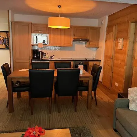 Large Premium Alpine For 4 To 8 People Apartment *